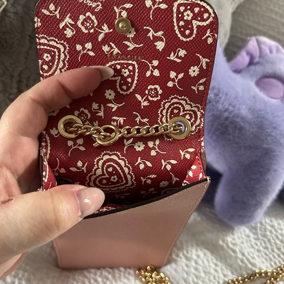 Coach cell phone bag with gold chain strap - Picture 3 of 4